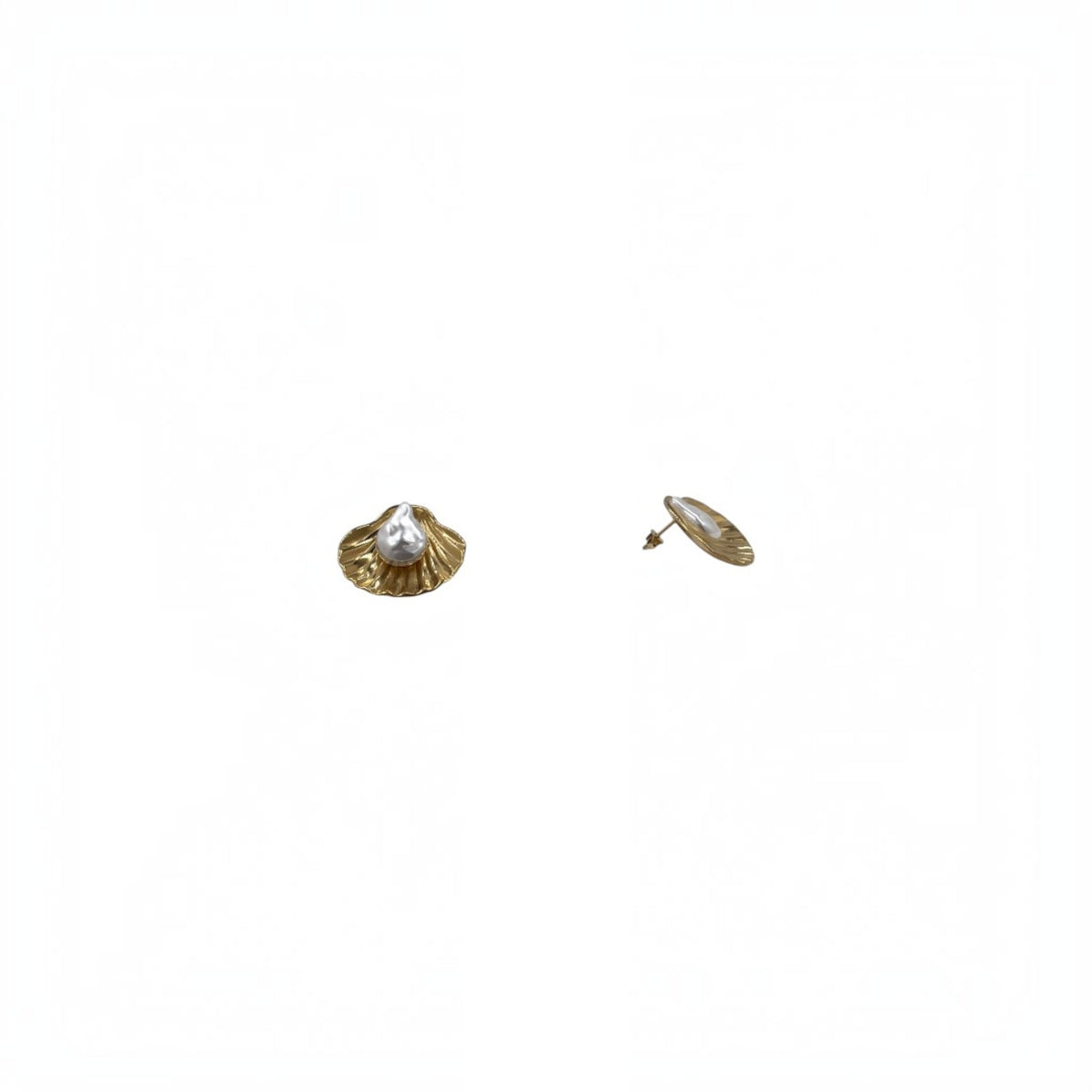 Aretes Estilo Marino | Vieira con Perla irregular | Dorados Premium 25mm