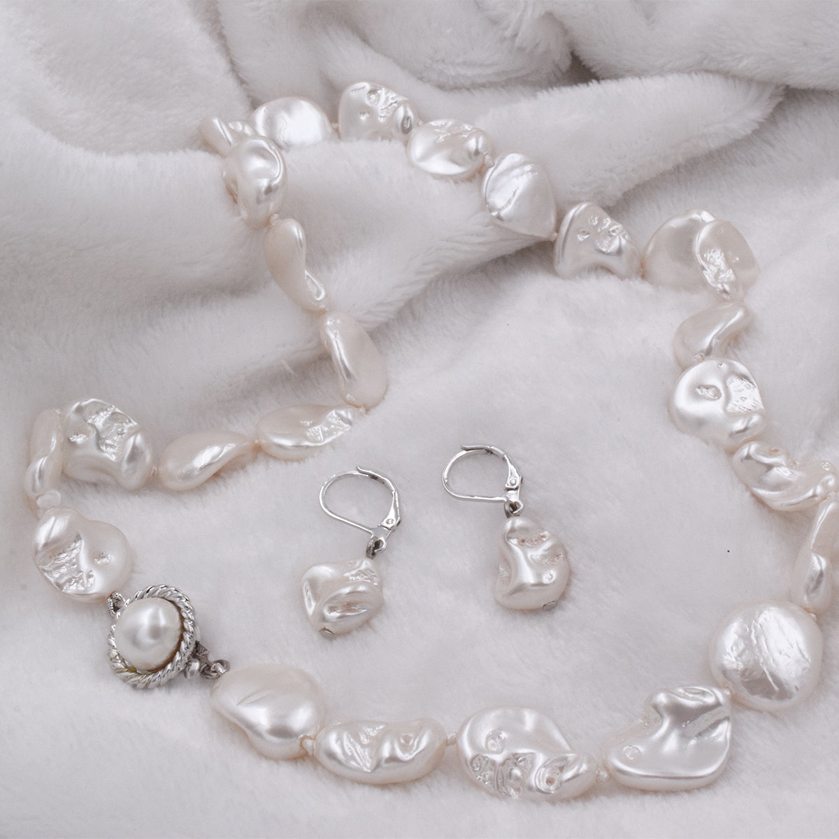 JUEGO COLLAR Y ARETES DE PERLAS