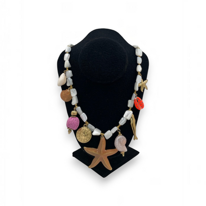 Collar Artesanal |  Piedras tipo Marmol | Dijes Marinos 45 cm