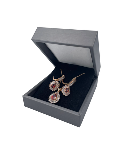Set Elegante de Zirconia | Collar y Aretes Tipo Gota| Rojo con Brillo Premium