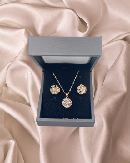 Set Floral de Zirconia | Collar y Aretes en Chapa de Oro| Elegantes con Brillo Radial