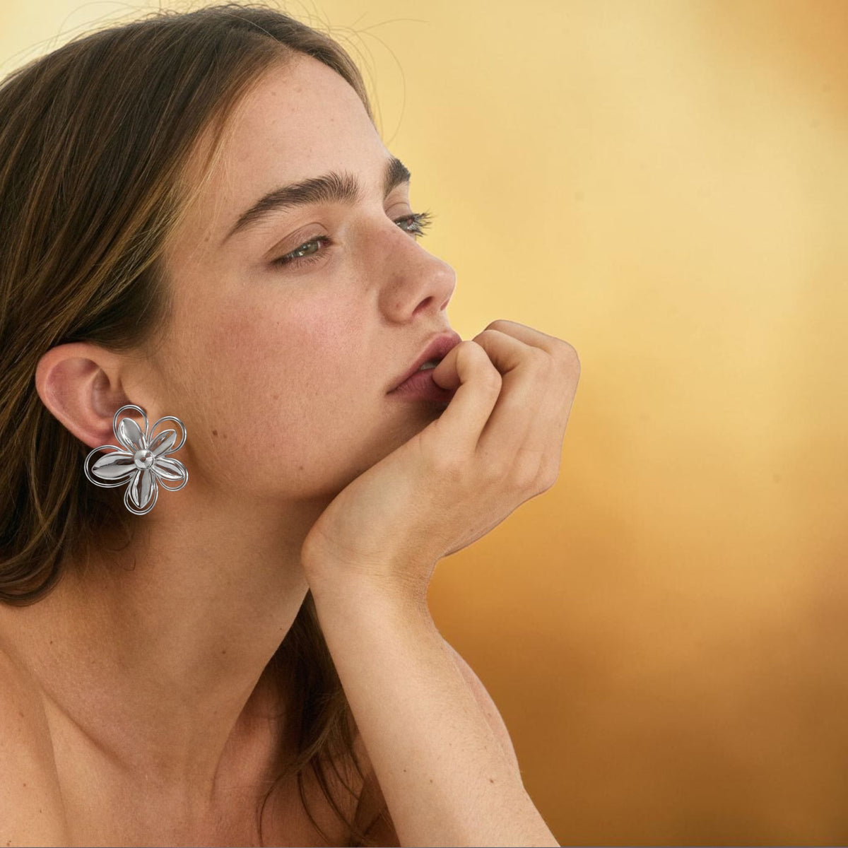 Aretes de Flor Calada  |  Brillo espejo Plateados 39mm