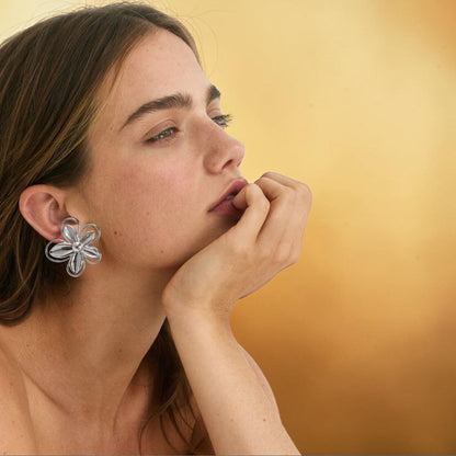 Aretes de Flor Calada  |  Brillo espejo Plateados 39mm