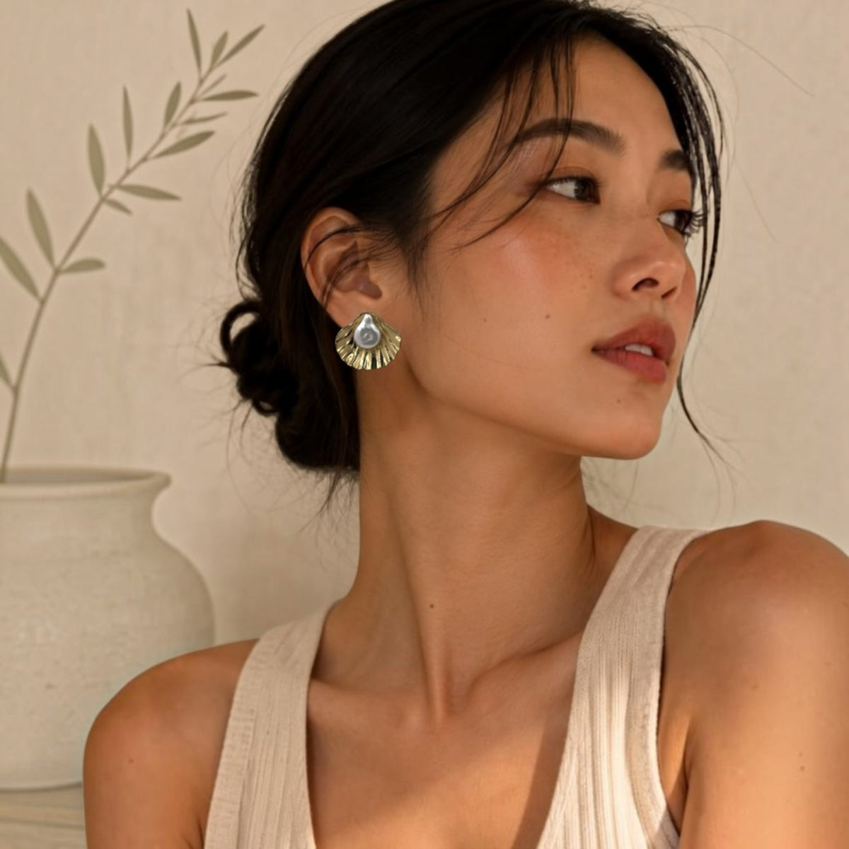 Aretes Estilo Marino  | Vieira con Perla irregular | Dorados Premium 25mm