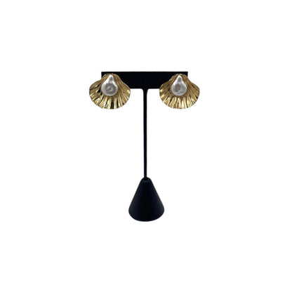 Aretes Estilo Marino  | Vieira con Perla irregular | Dorados Premium 25mm