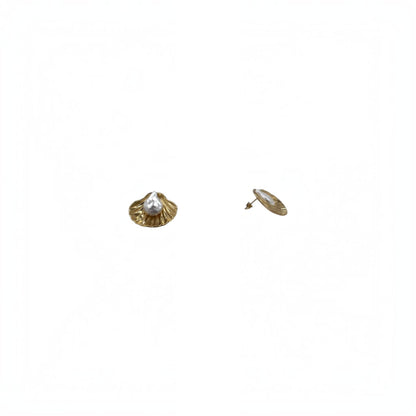 Aretes Estilo Marino  | Vieira con Perla irregular | Dorados Premium 25mm