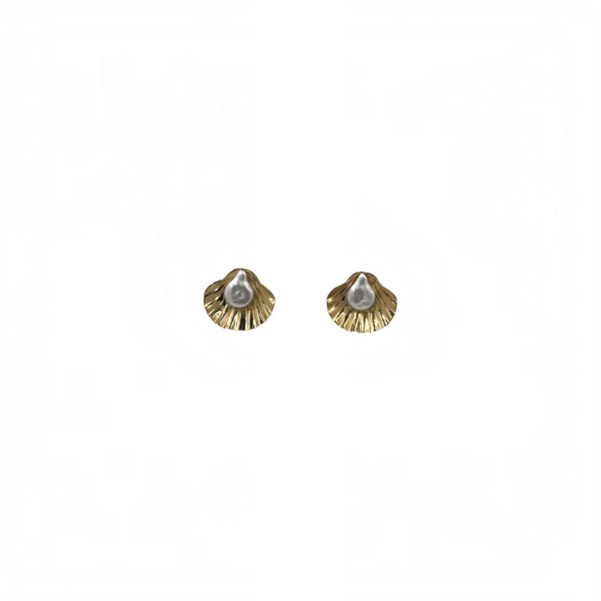 Aretes Estilo Marino  | Vieira con Perla irregular | Dorados Premium 25mm