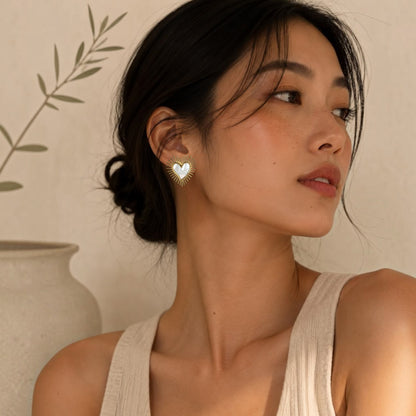 Aretes Sagrado Corazón | Radiante en Chapa de Oro y Nácar 25mm
